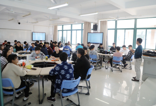 翻轉(zhuǎn)課堂的基本流程是怎樣的？特點有哪些