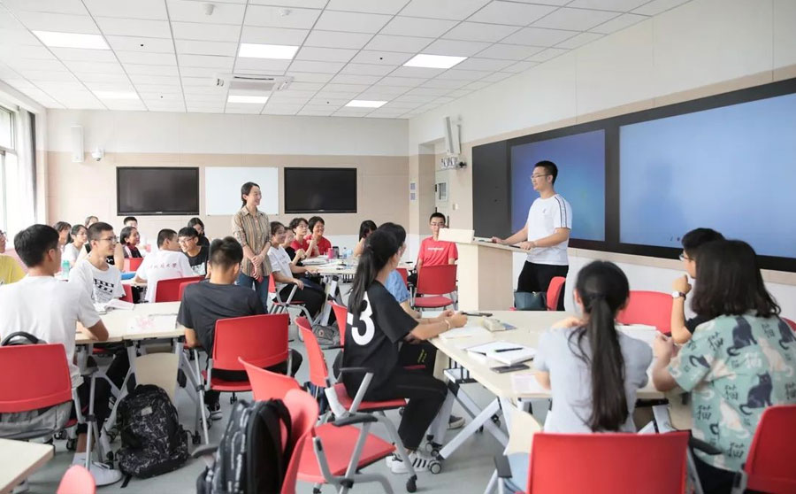 5屏互動研討型智慧教室